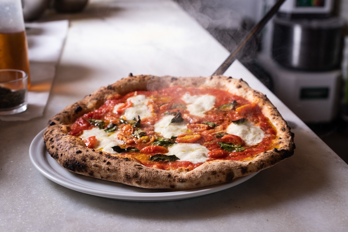 Pizza di Casabona é especializada em massa de longa fermentação