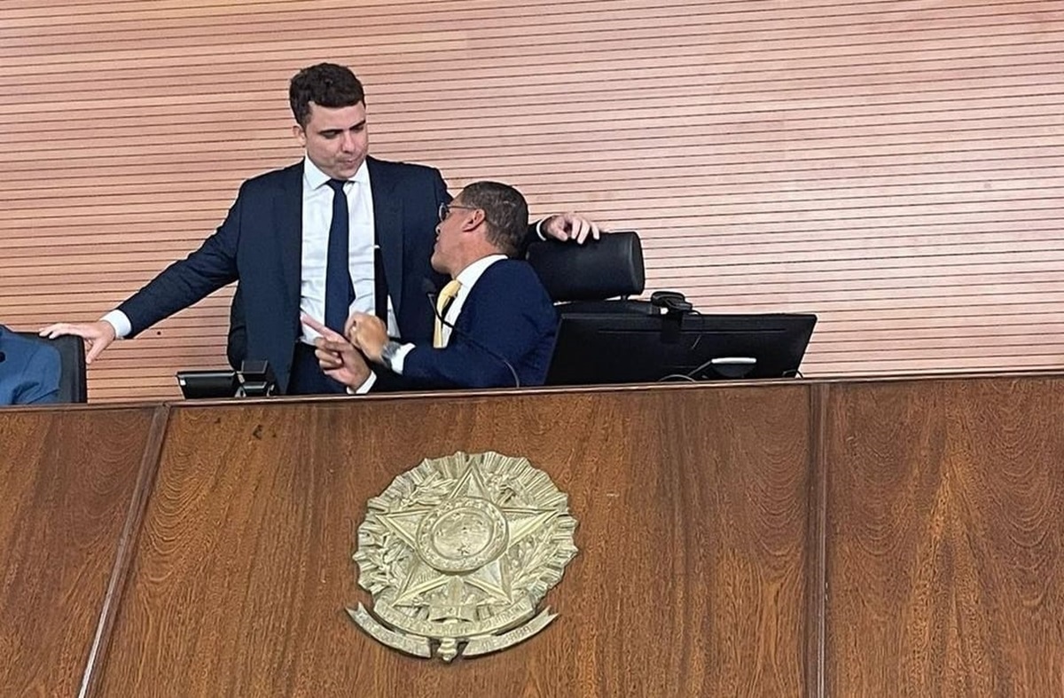 Áureo Tupinambá atua como diretor da Câmara de Cubatão e Ricardo Queixão já foi presidente da Câmara