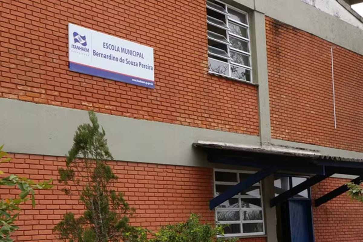 Em carta aberta publicada nas redes sociais, professores e funcionários da unidade escolar manifestaram o repúdio e indignação pelo episódio ocorrido