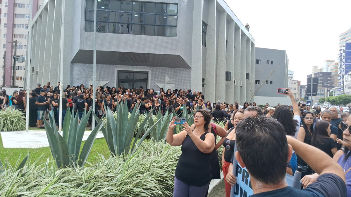 Os servidores disseram não ao reajuste salarial proposto pela Prefeitura de Praia Grande