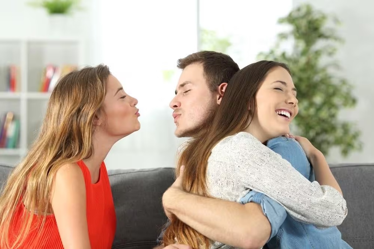 Site de relacionamentos tem mais de 300 mil cornos assumidos registrados na plataforma