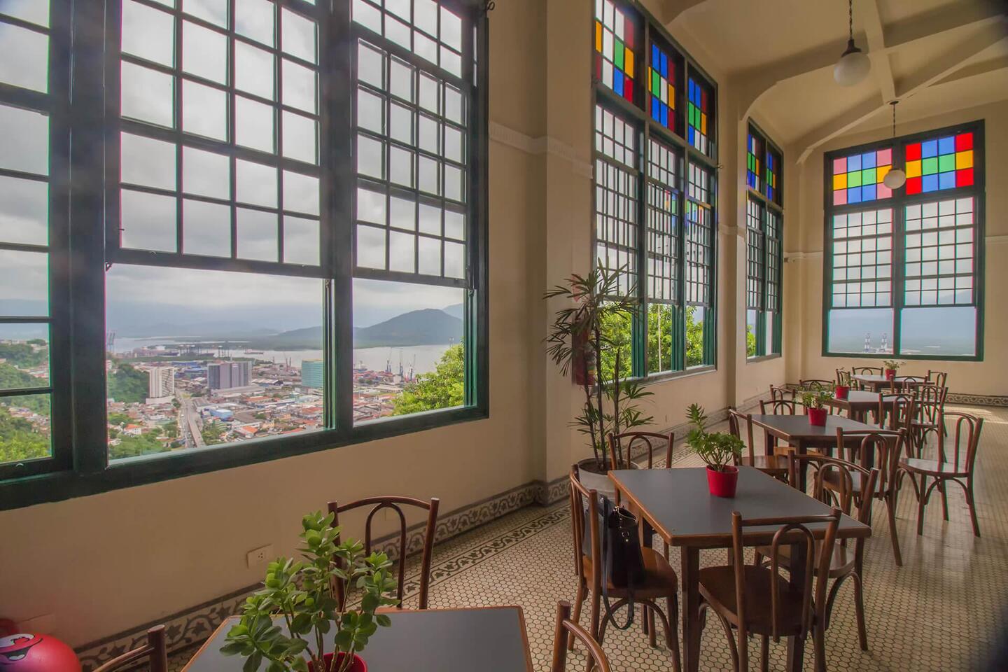 Casino Monte Serrat tem uma vista de 360 graus da Baixada Santista