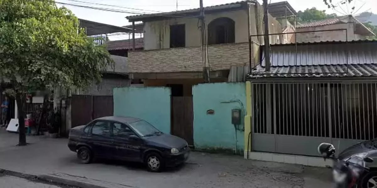 A Polícia Militar e o Corpo de Bombeiros foram acionados pelo próprio garoto.