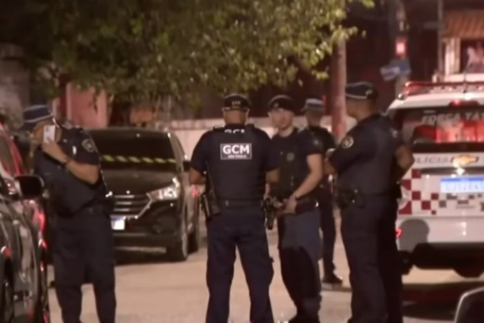 Segundo informações da ocorrência, o próprio jovem confessou o crime ao ligar para a polícia militar, na noite de domingo (21)