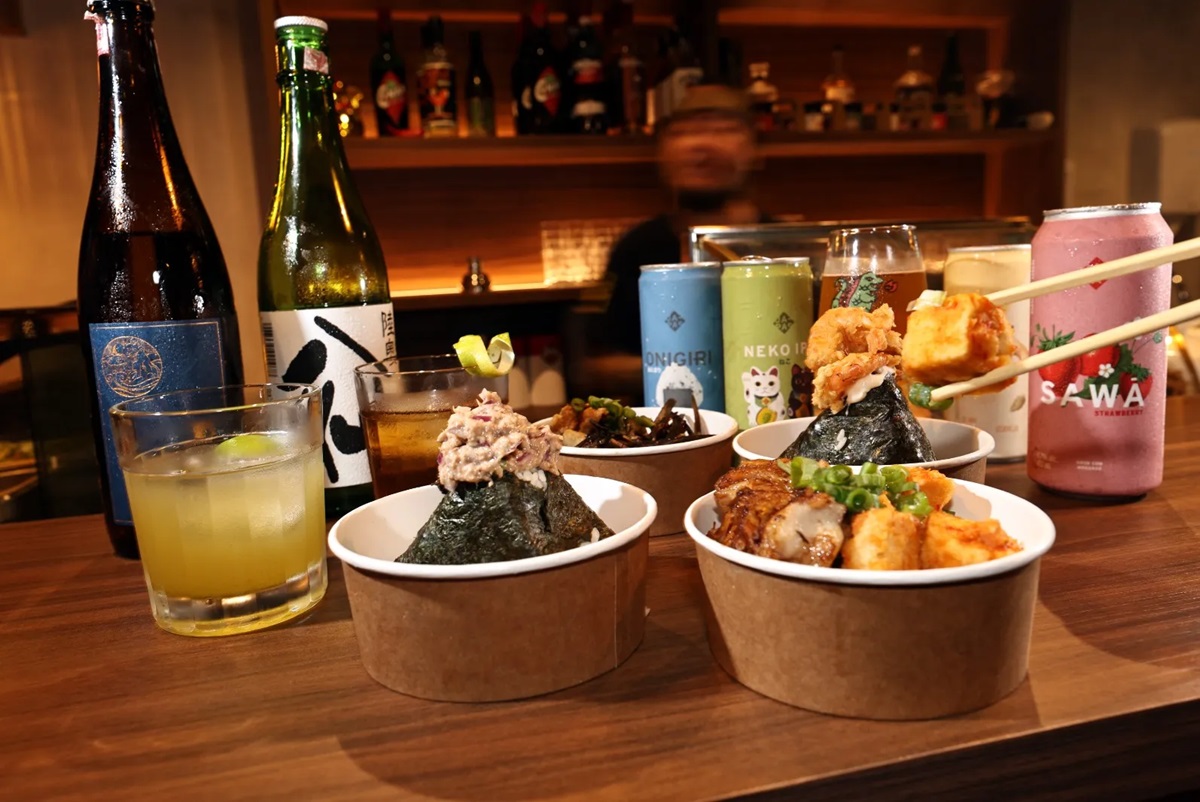 Chefs do Isakawa Izakaya prometem um menu diferente todos os dias