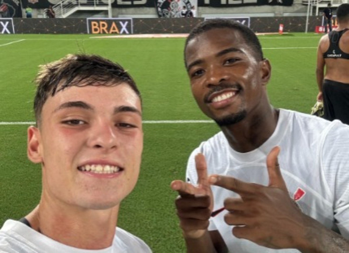 Breno Bidon e Cacá, autores dos gols do Timão