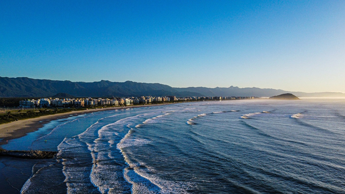 A cidade de Bertioga, a caçula da Baixada Santista, celebra 33 anos de emancipação neste domingo