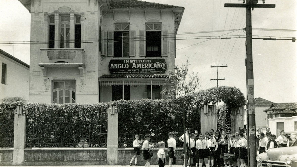 O colégio Anglo Americano foi fundado no dia 15 de outubro de 1941