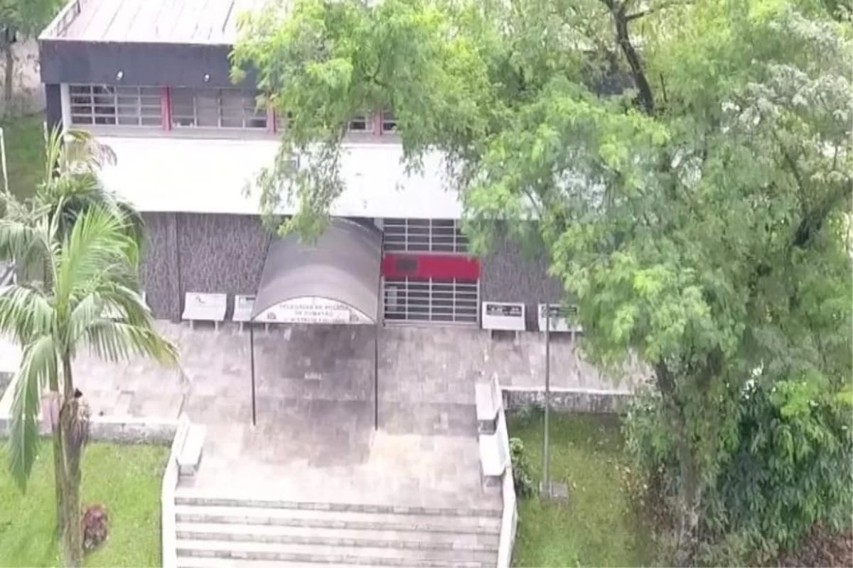 A Polícia Civil instaurou um inquérito para apurar os fatos e segue a investigação para identificar os criminosos.