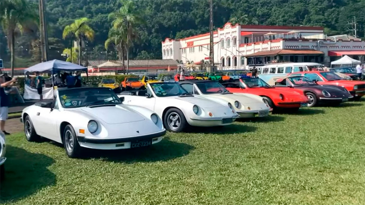 Além da exibição dos carros, o evento oferece atividades para toda a família