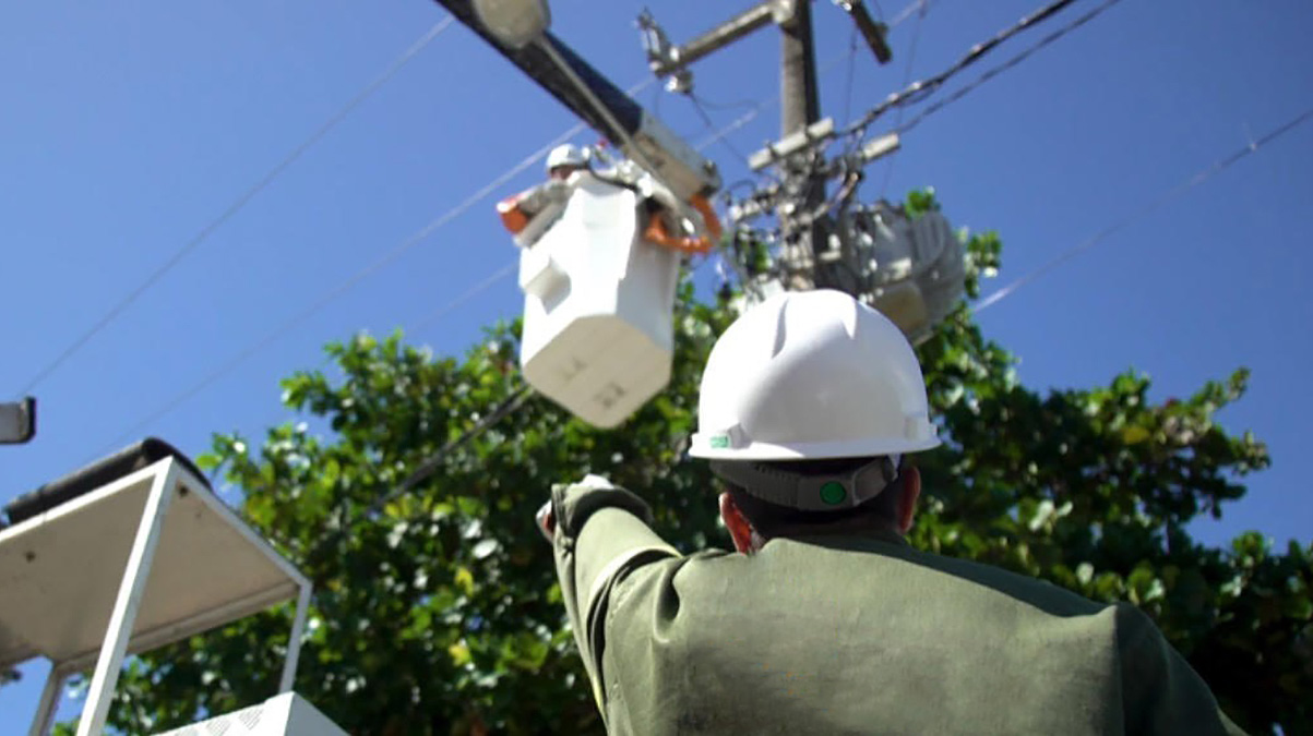 Vale lembrar que cortar fios elétricos é considerado furto qualificado