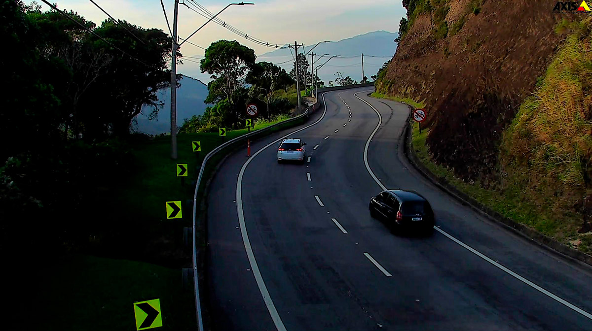 Há neblina em pontos isolados, mas o trânsito flui livre