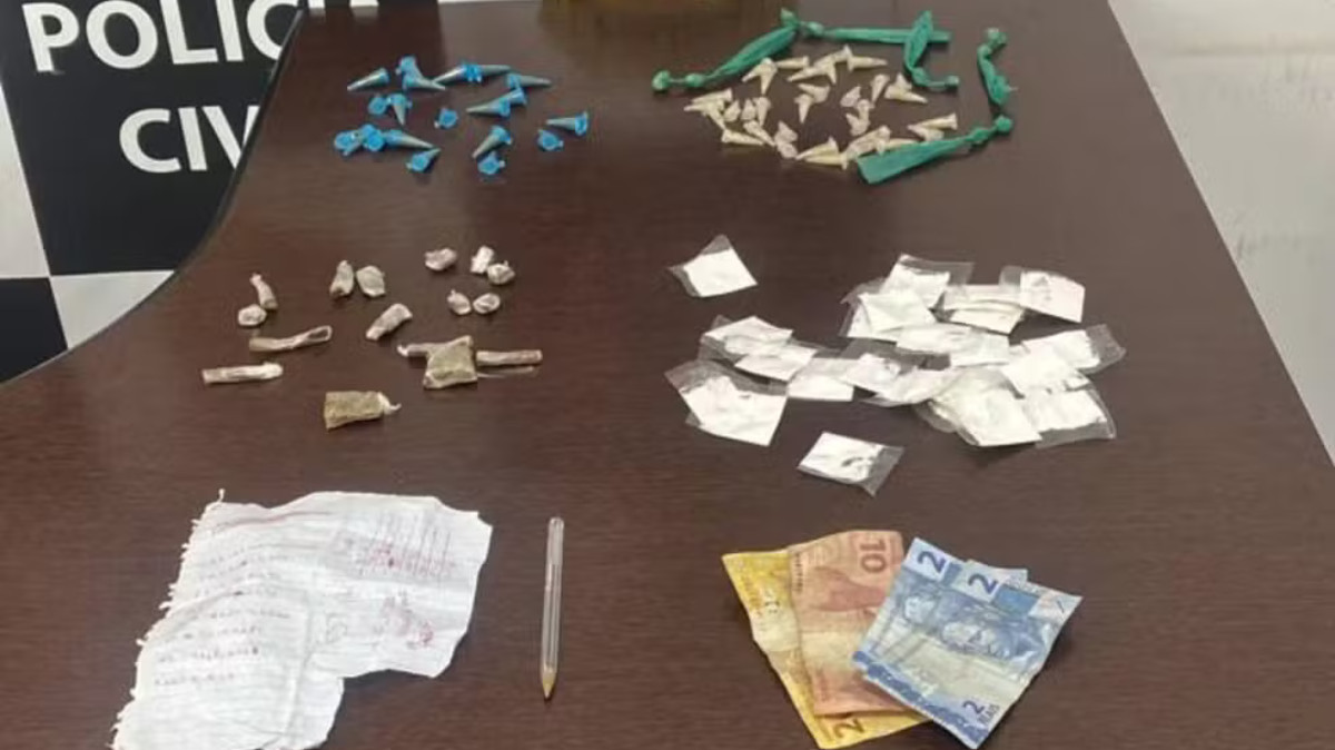 Adolescente foi apreendido com 104 porções de entorpecentes