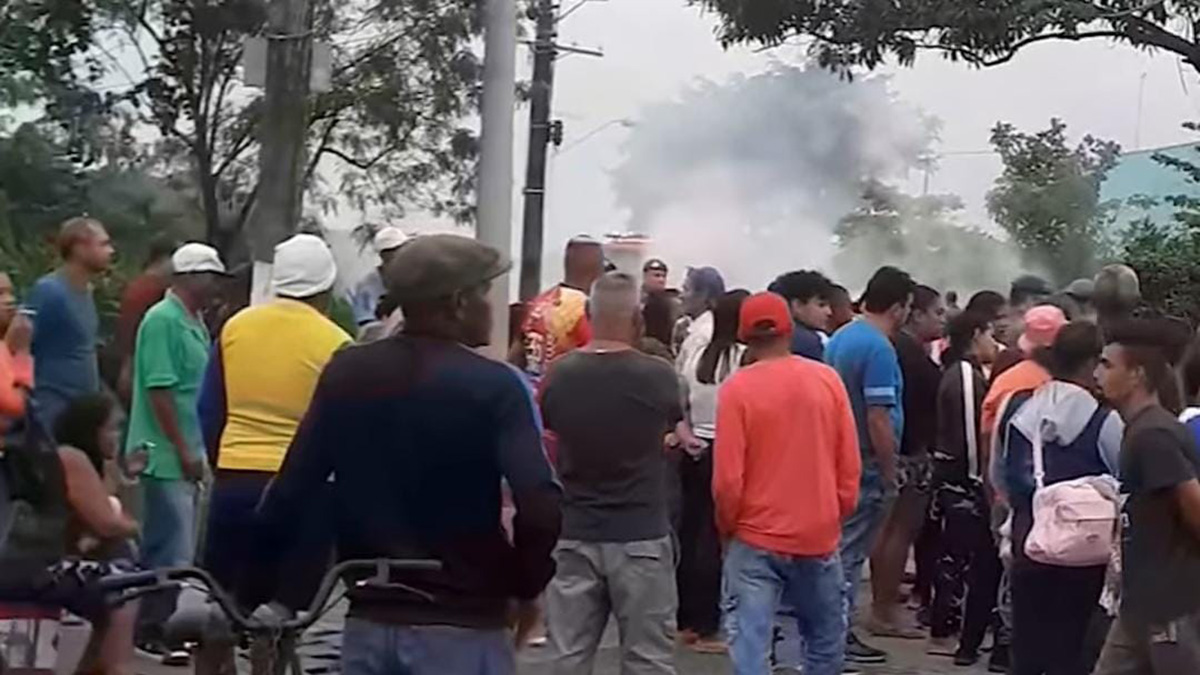 O protesto cobrava ações para que a situação do local seja regularizada