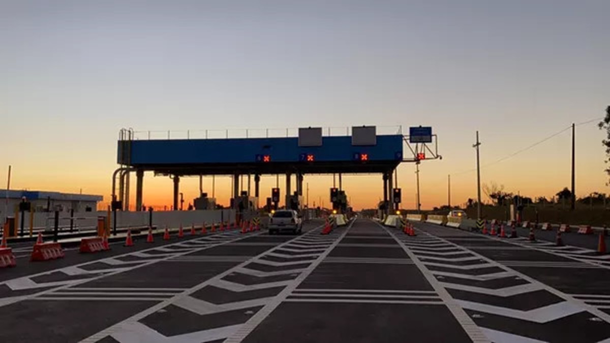 O Pedágio free flow permite que motoristas trafeguem sem a necessidade de parar em praças físicas