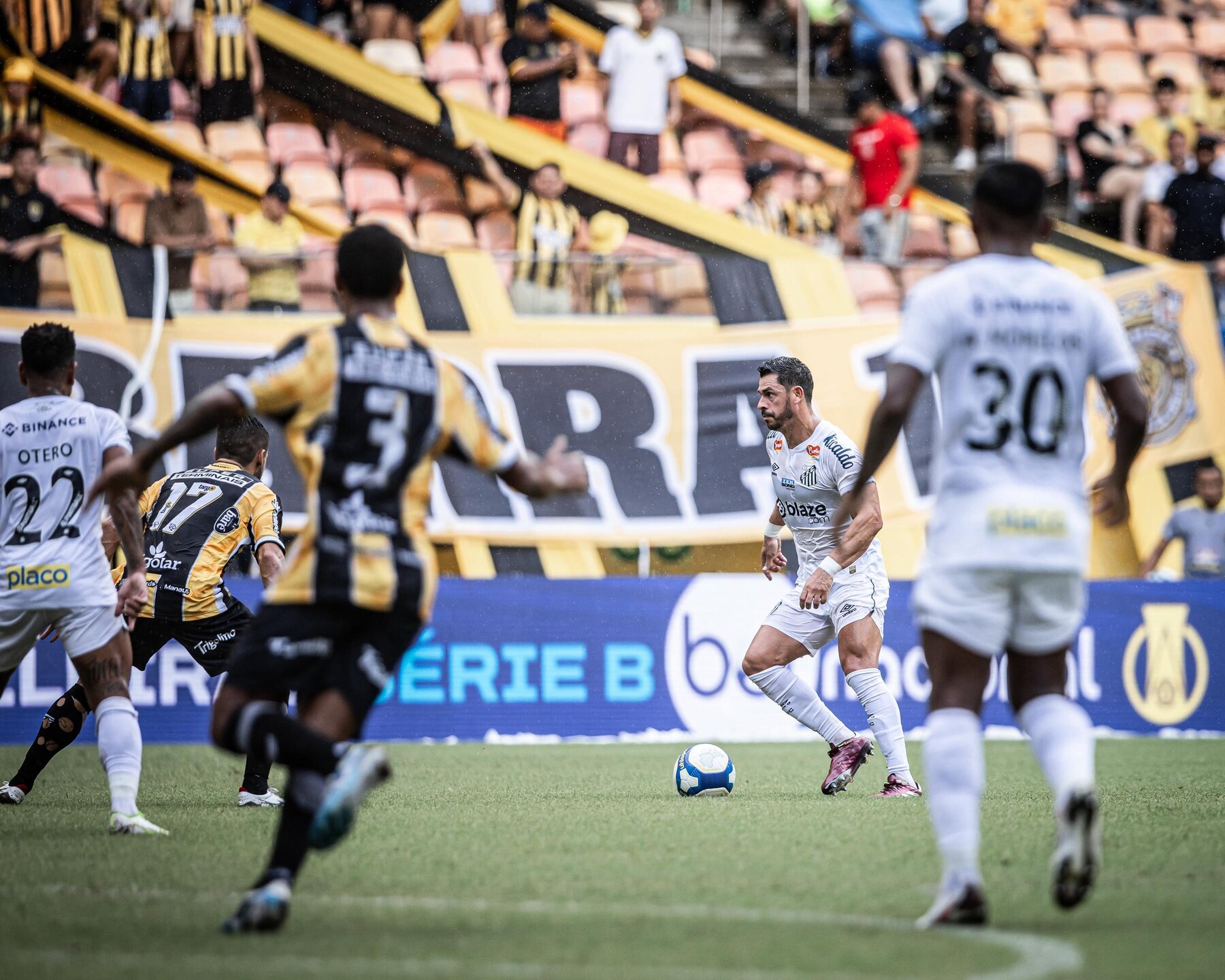 Santos enfrentou o Amazonas fora de casa neste sábado