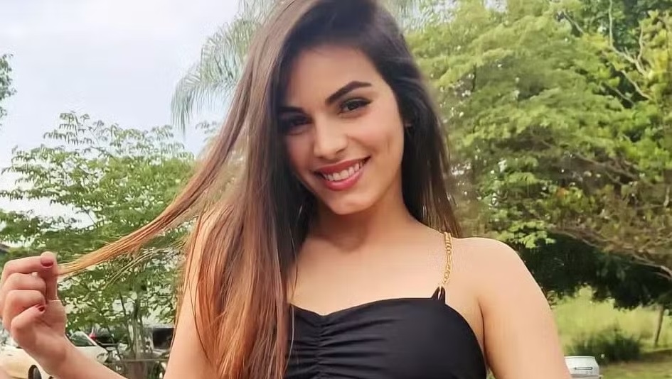 A vítima teve queimaduras no rosto, no peito e na boca, além de que provavelmente ingeriu parte da substância, o que pode ter agravado seu quadro