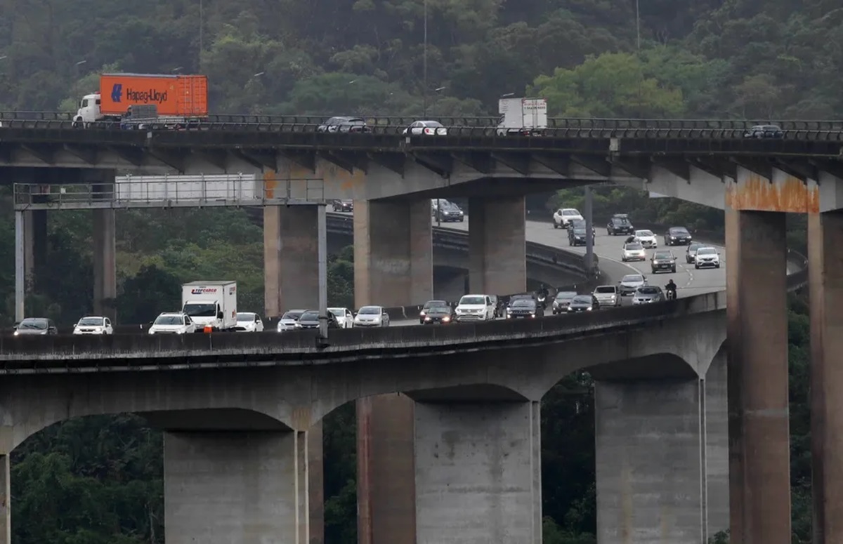 Motoristas que seguem em direção à capital devem se preparar para um deslocamento mais demorado