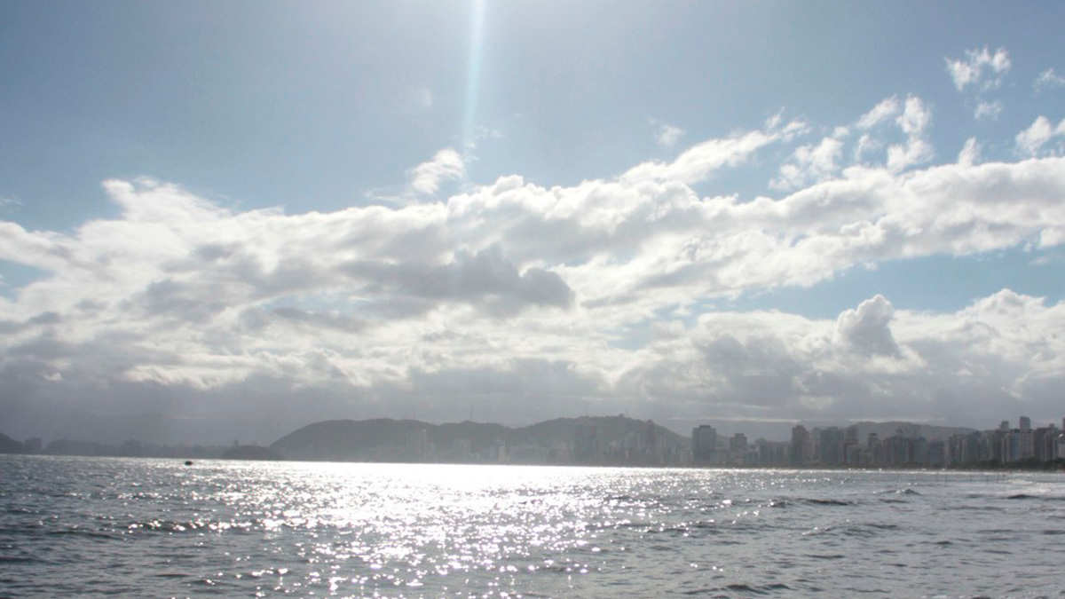 Vista do sol na Ponta da Praia, em Santos: com o aquecimento climático, a brisa sobe a Serra do Mar e atinge a megalópole