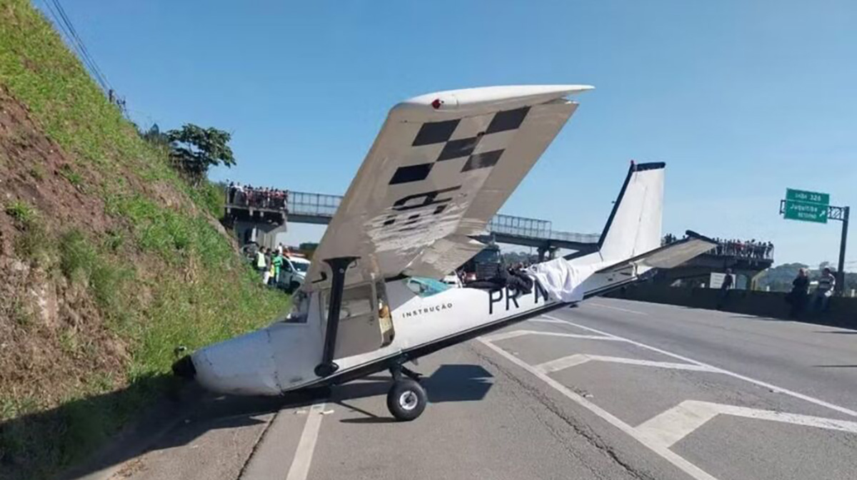Duas pessoas que estavam dentro do avião ficaram feridas (piloto e um aluno)