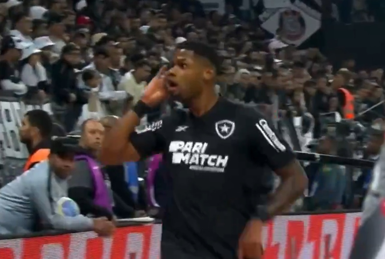 Botafogo superou o Corinthians e assumiu a liderança do Brasileirão