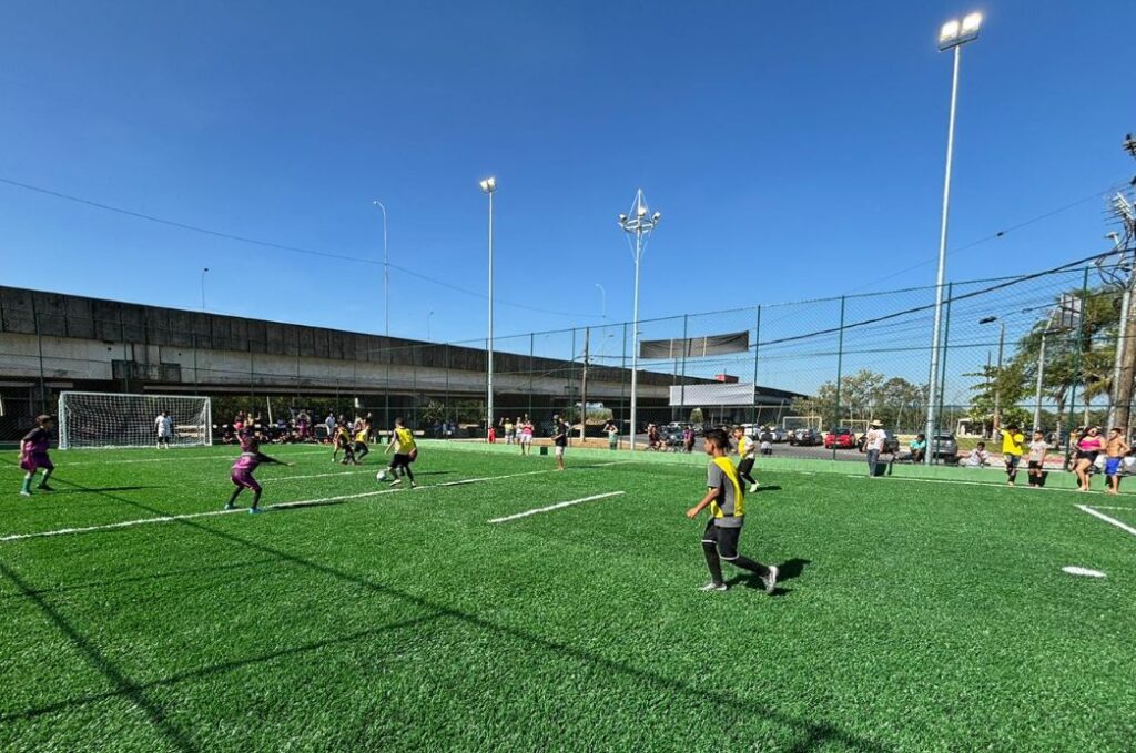 Prefeitura de Cubatão entregou neste sábado (15) dois  equipamentos esportivos na Ilha Caraguatá