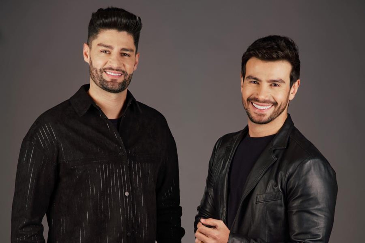 Munhoz e Mariano se apresentam no sábado (22)