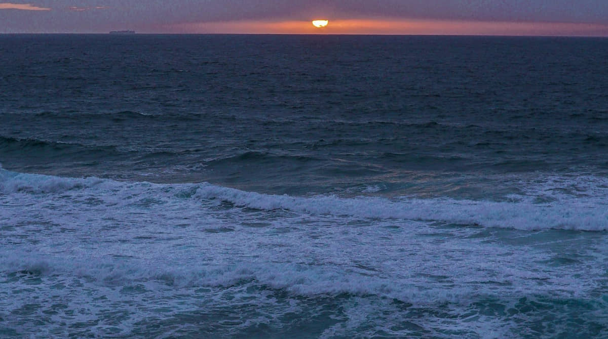 Terça-feira será com chuva em todo o litoral de SP graças à frente fria