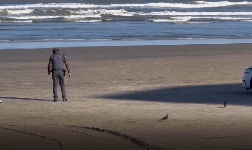 Polícia chegou ao local onde corpo foi encontrado em Praia Grande