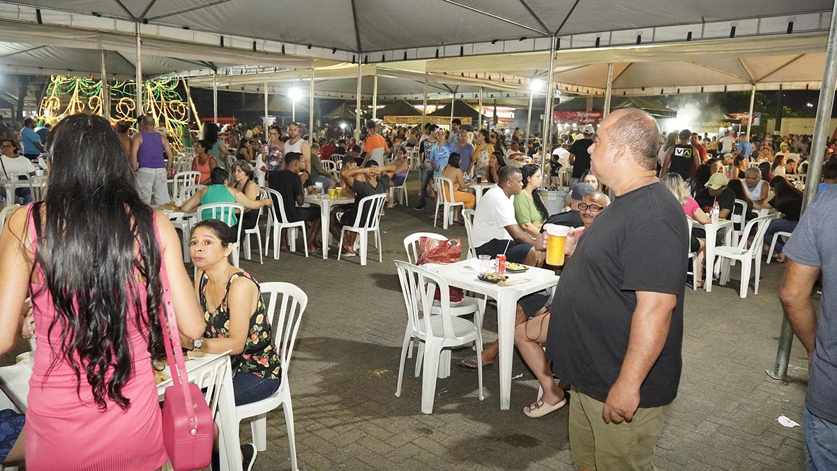 O festival junino acontece das 17 às 23 horas e segue até domingo (16)
