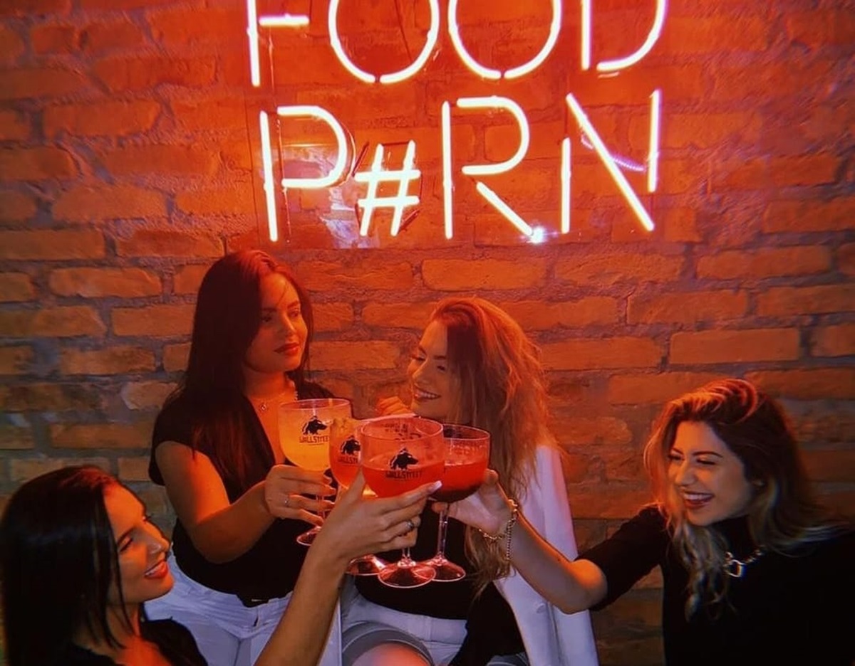 Para quem levar mais de 4 amigos para celebrar o Dia dos Namorados tem fondue de graça