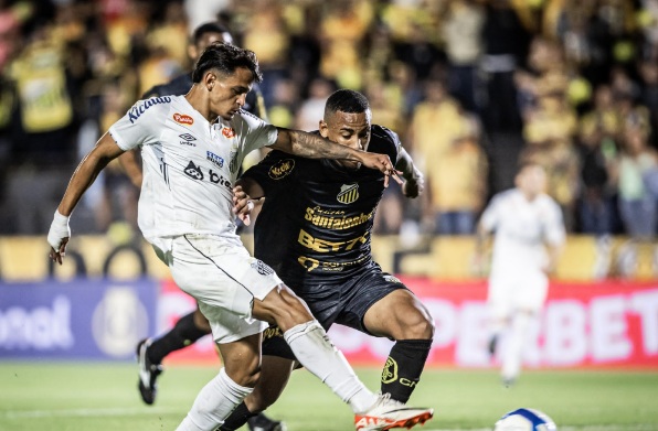 Apesar do domínio do Santos na maior parte da primeira etapa, a equipe do interior paulista foi para o intervalo com vantagem