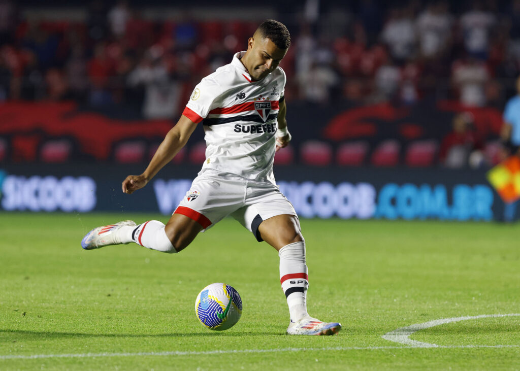 Alisson bateu recorde e marcou o gol mais rápido da atual edição do torneio