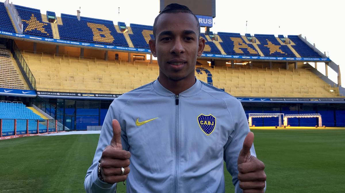 Jogador atua no setor ofensivo