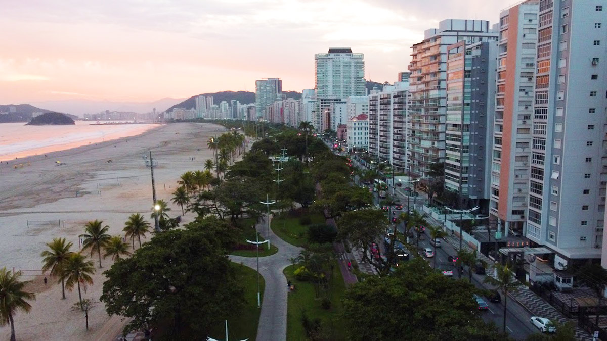 O que pode acontecer, em caso de aprovação, é o fechamento ou cercamento dos terrenos que dão acesso à praia