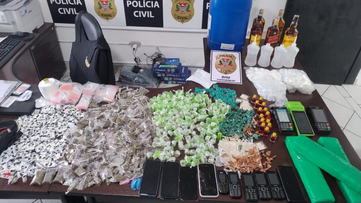 Vários itens foram apreendidos