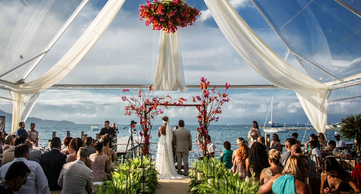 Praias do Litoral de São Paulo têm regras específicas para realização de casamentos