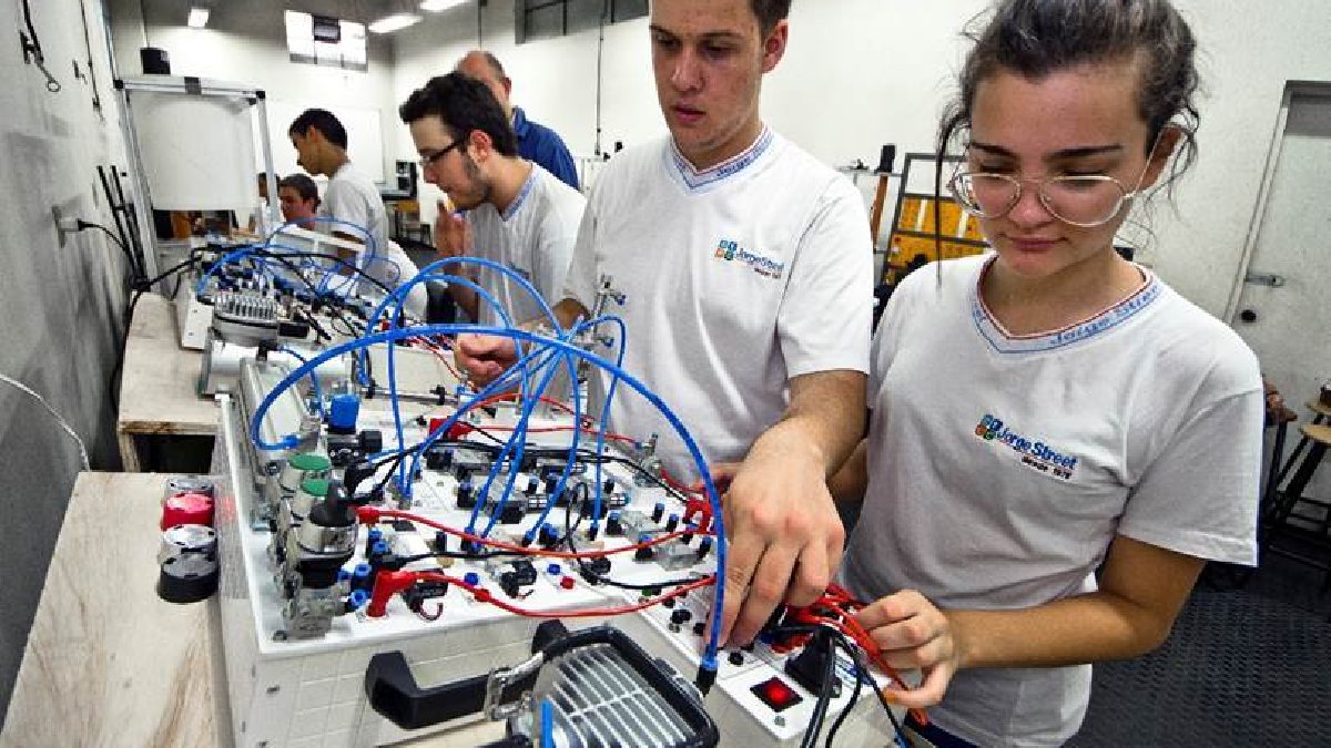 O governo de São Paulo divulgou que os profissionais interessados em atuar no Ensino Técnico da rede estadual de ensino podem se inscrever