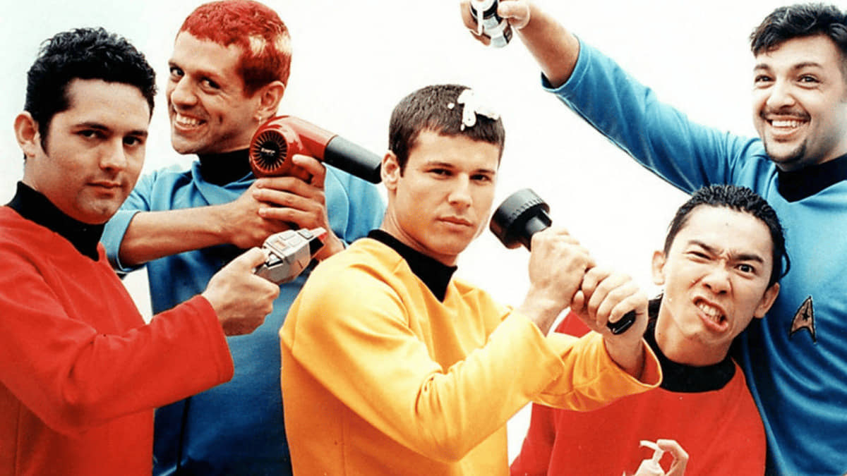 O grupo Mamonas Assassinas no auge do sucesso, em 1996, ano em que morreram