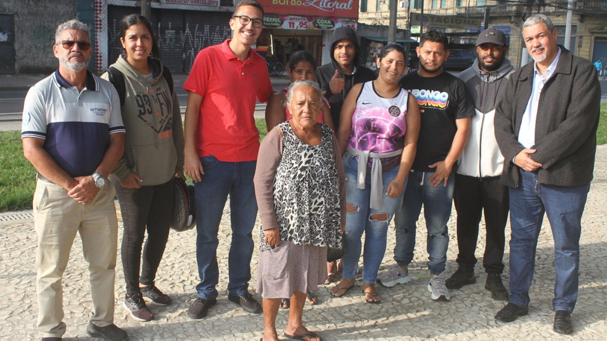 Junto à Comissão de moradores do Mangue Seco, estava o vereador Francisco Nogueira, o Chico Nogueira (PT)