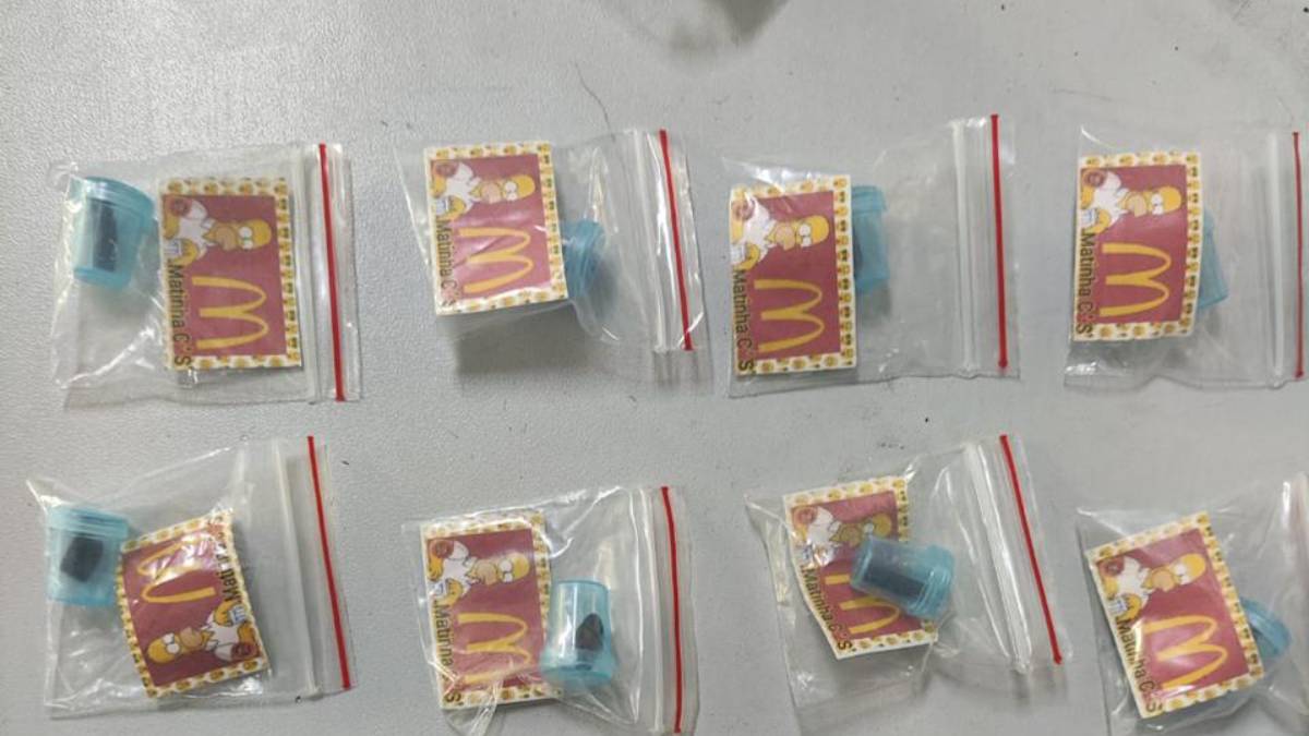 A mulher foi presa por tráfico de drogas e encaminhada à cadeia pública feminina