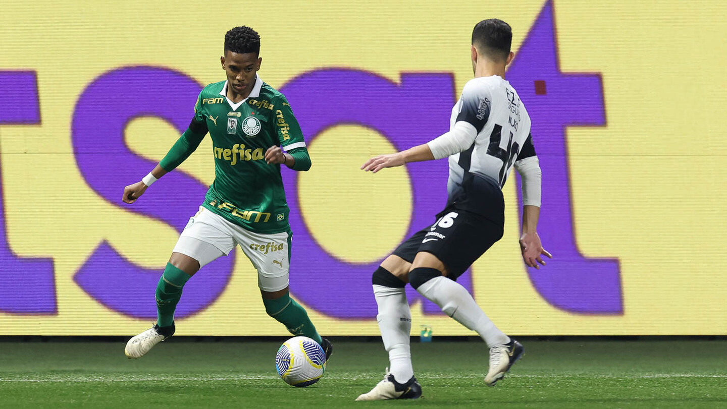 Palmeiras não brilhou no primeiro tempo, mas precisou de 12 minutos na etapa final para vencer