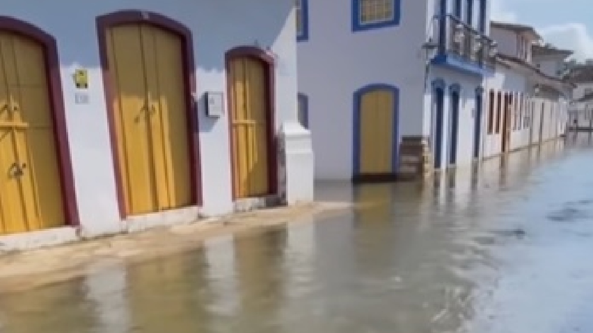 A maré alta de Paraty