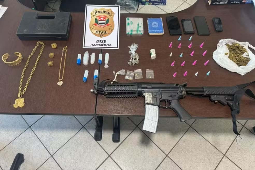 Material apreendido pelos policiais