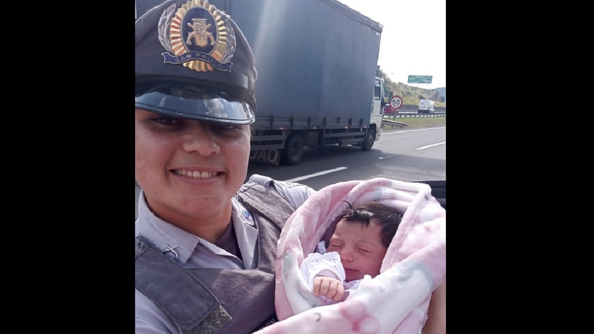 A soldado Rosileide realizou manobras de resgate e conseguiu desengasgar bebê