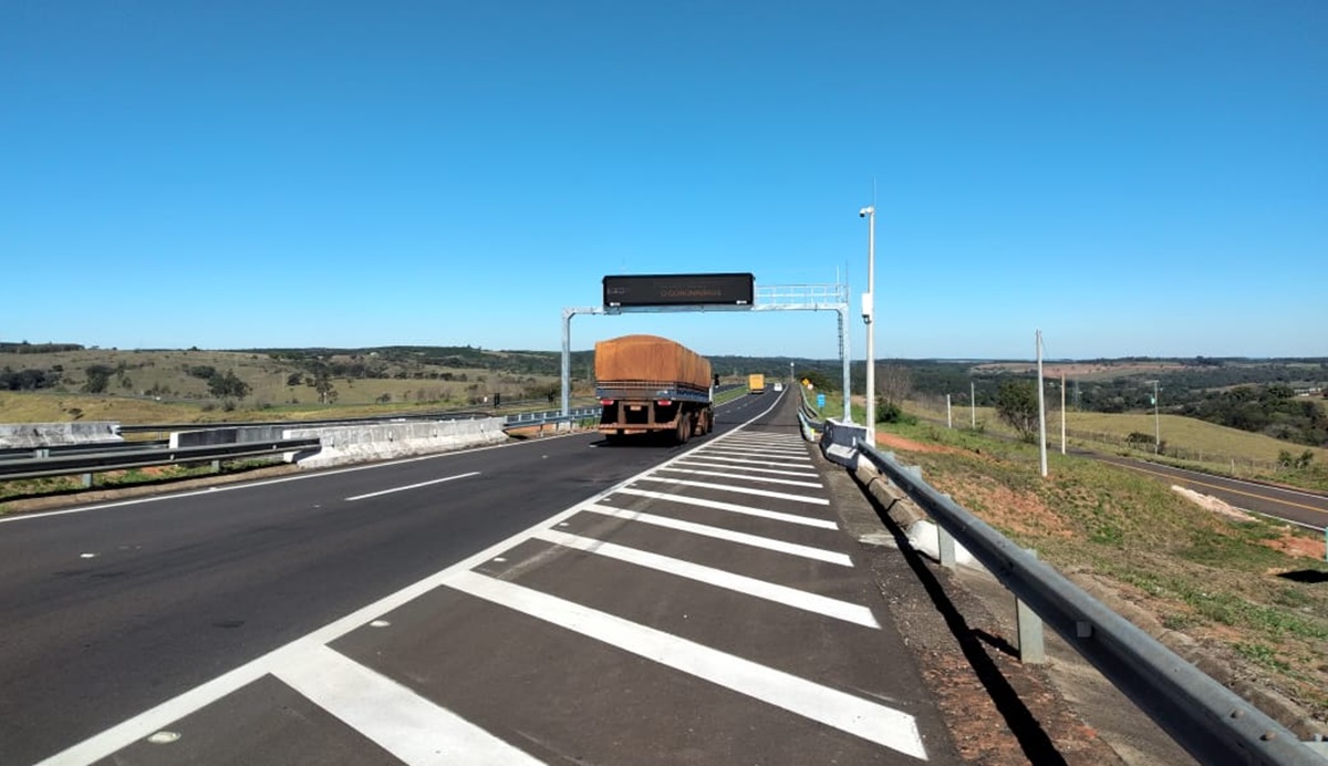 No total, são 2,4 mil quilômetros de conexão sem fio nos trechos concedidos, com mais de três mil pontos de transmissão