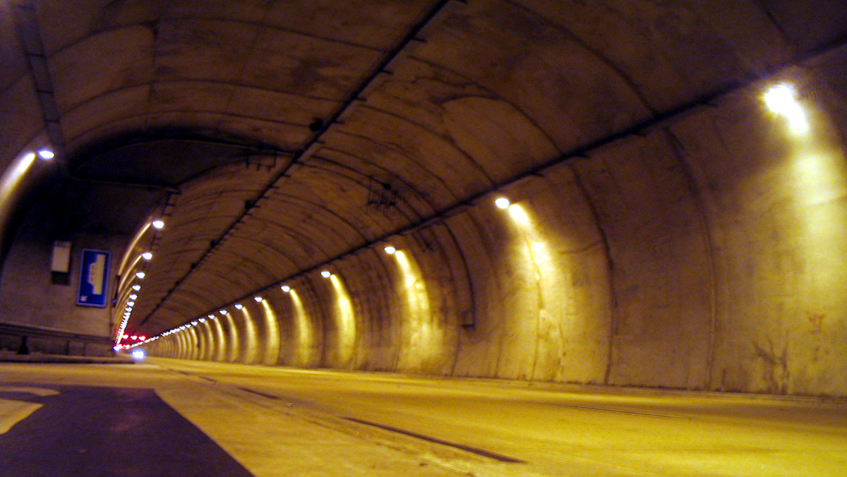 As rachaduras, ou, as fissuras, não são geradas pela vibração provocada pelos veículos