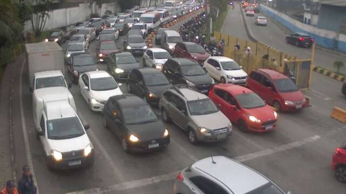 No deslocamento entre Santos e Vicente de Carvalho, a espera é de 8 minutos acima do tempo visto como comum