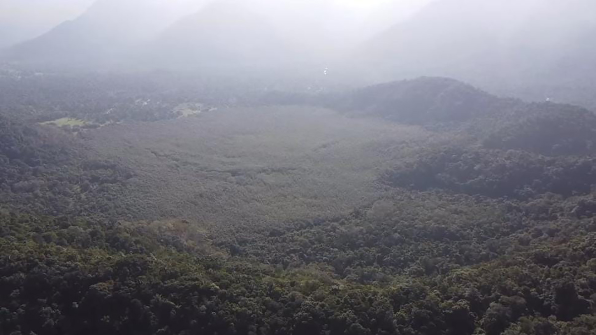 Cratera, muito provavelmente aberta por um meteoro no Litoral de SP, é investigada pelo Inpe
