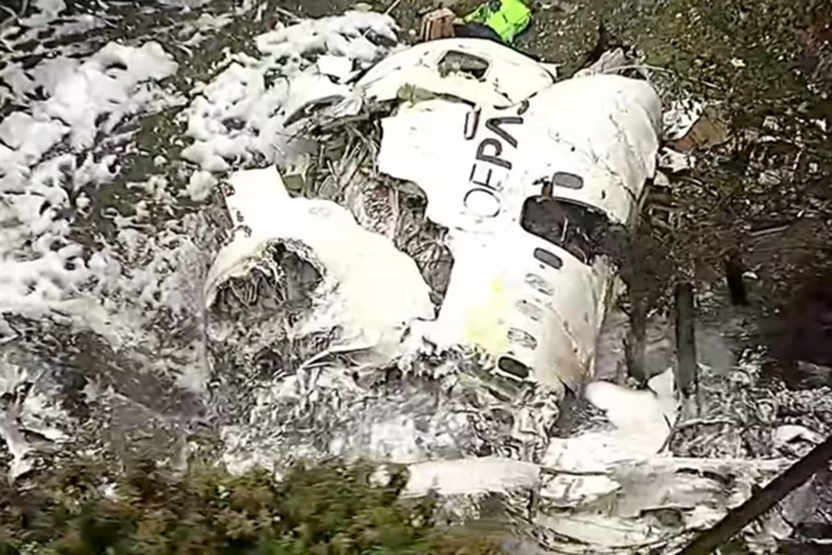 Segundo perito criminal, toda a remoção está sendo feita com cuidado para preservar corpos